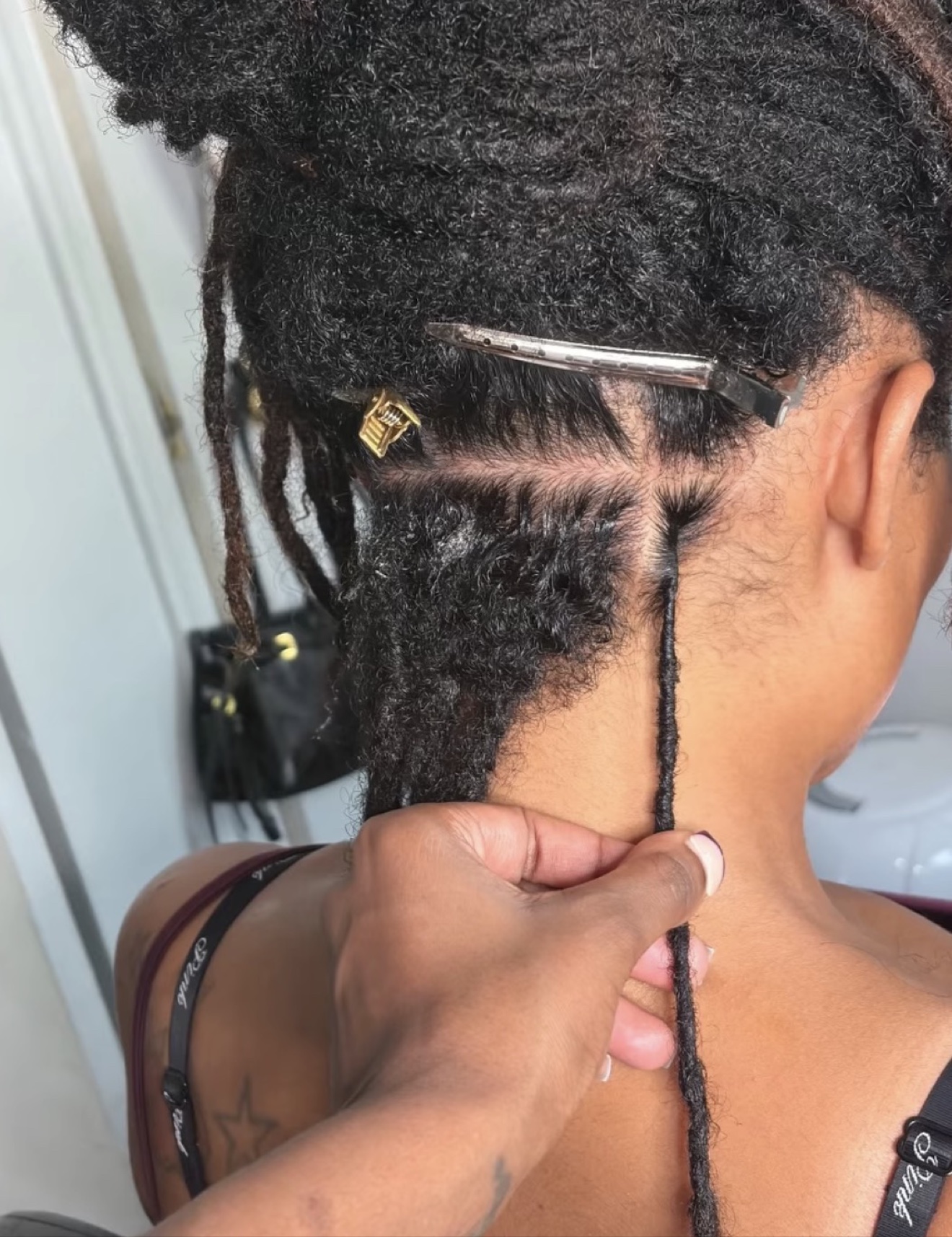 Detailed view of a twist being formed at the nape